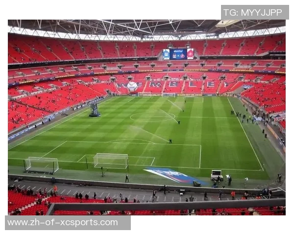 从绿茵场到球场巨星的转型之路：揭秘足球球员如何跨足娱乐圈与商业世界